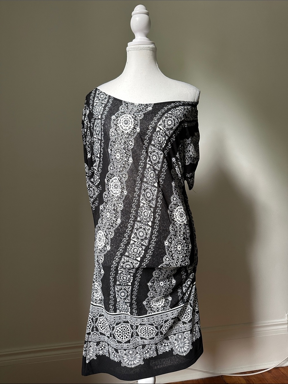 LE CHATEAU Y2K Sheer Patterned Off the Shoulder Side Ruched Midi‎ Dress Medium